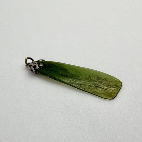 Vintage Mid-Century Modern Nephrite Jade Pendant - Picture 1 of 7